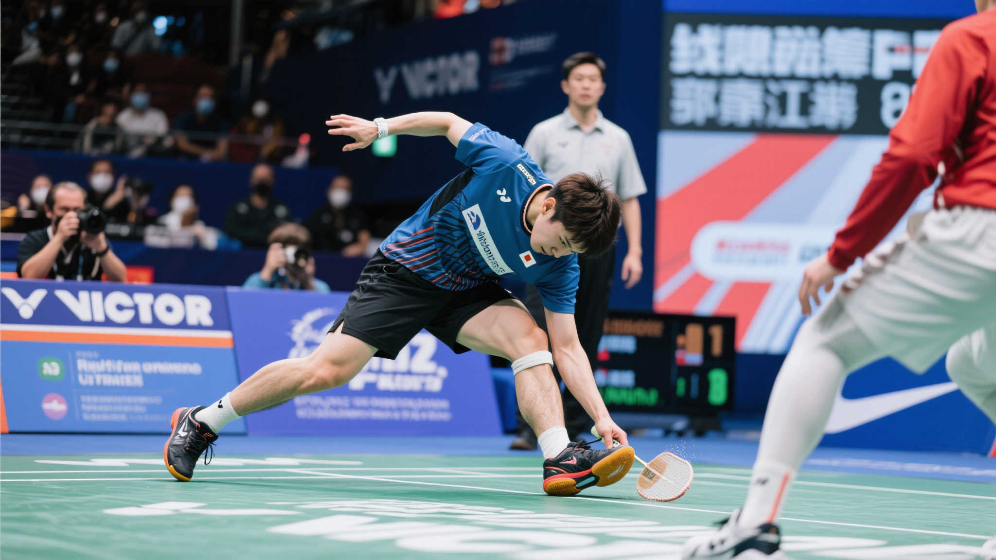 雨果回球擦边挑战失利，鹰眼显示触及侧边非底线